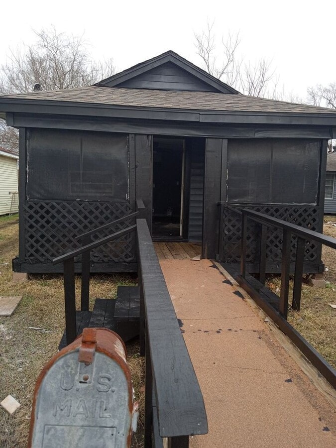 Photo - 2427 Fayle St