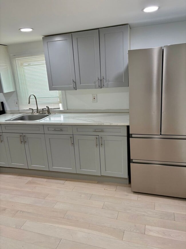 Building Photo - 102 Lancaster St Unit 2nd Rental