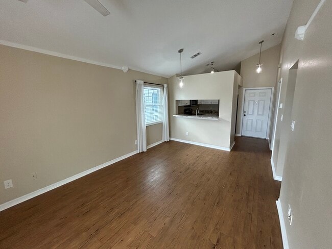 Sala de estar - 6810 Stones Throw Cir N Unidad 13409