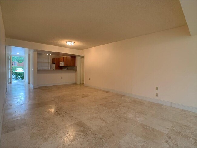 Photo - 1721 Whitehall Dr Unit 102