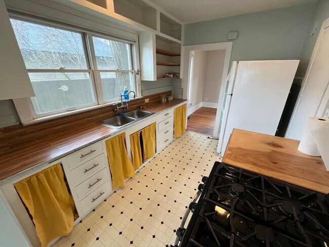 Photo - 1 Bed/1 Bath Millhouse in Historic Downtow...