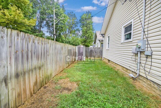 836 Tecumseh St