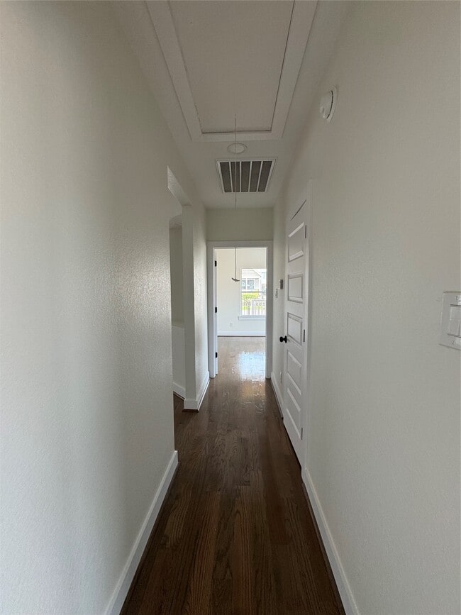 Photo - 923 Adele St