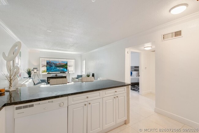Photo - 2581 Garden Dr N Unit 206