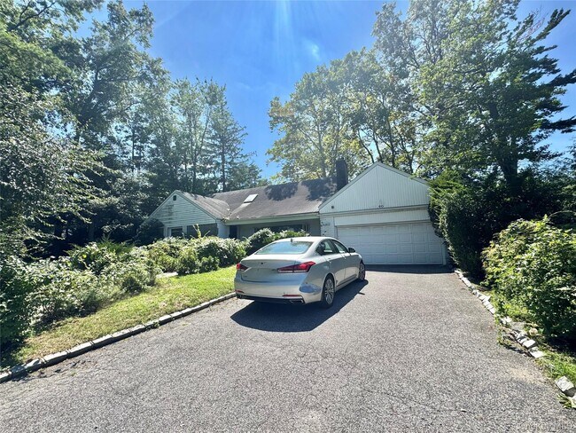 Photo - 60 Grist Mill Ln
