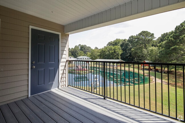 2BR,2BA -1,100SF - Patio