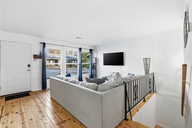 10 Dogwood Cir