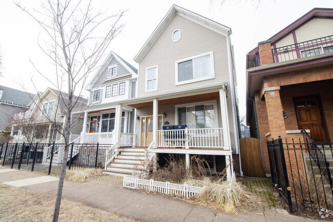 Building Photo - 3035 N Leavitt St Unit 2 Rental