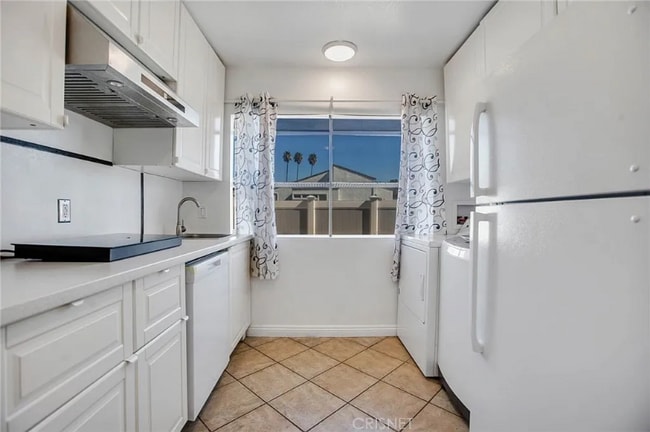 Photo - 18521 Mayall St