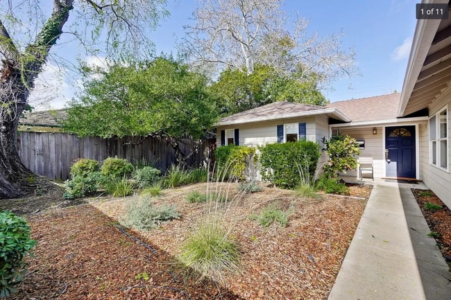Photo - Spacious & Bright Home Close to Parks, Schools, Shopping and More!