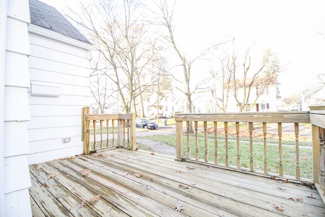 Photo - 2125 Loxley Rd