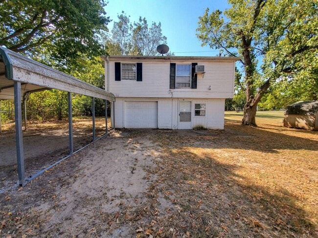 Photo - 310 E Washington St