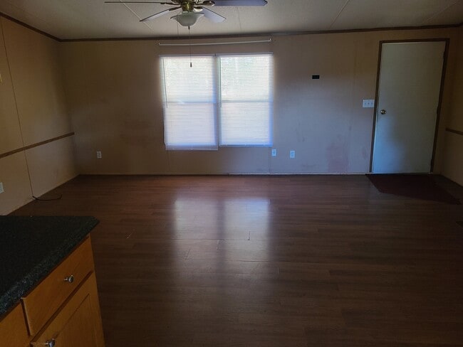 Photo - 460 Dowdy Rd