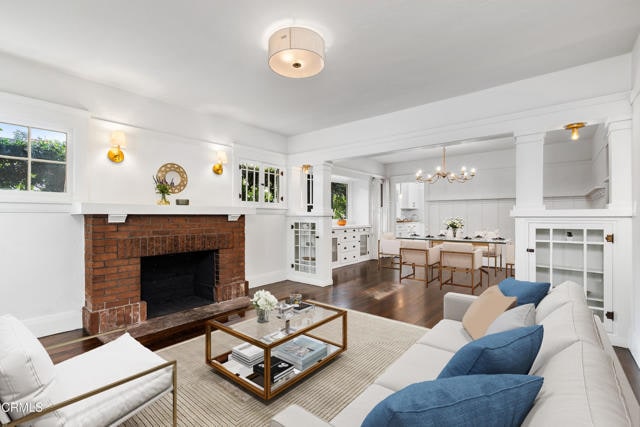 Photo - 114 W 3rd St