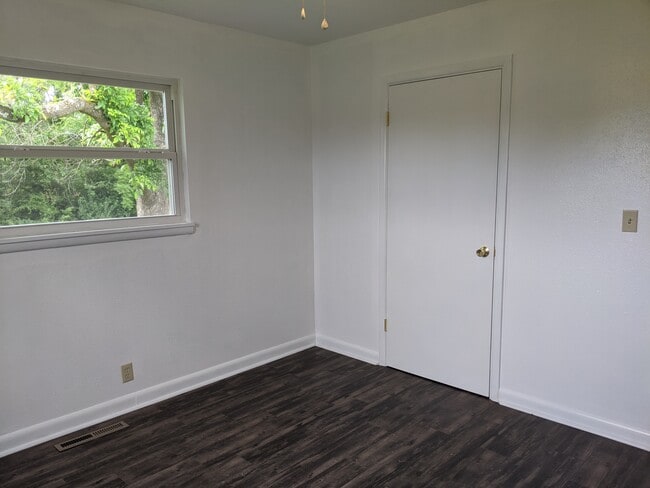 Photo - 4847 S Farm Rd 229