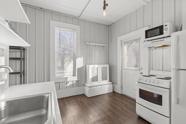 Photo - Charming 2BR 1.5Bath South City Home in Prime Dogtown Location