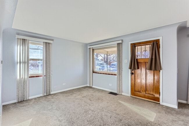 Photo - 3264 Niagara St