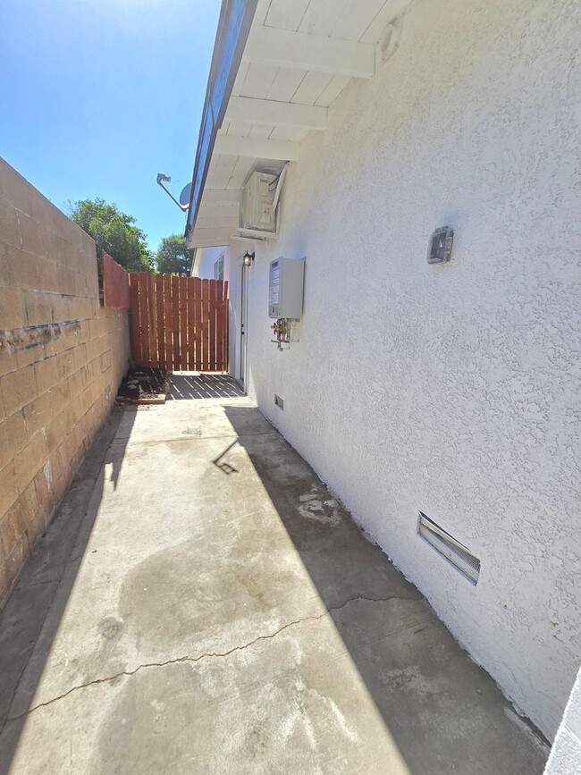 Building Photo - 44221 4th St E Unit 44221 4th St E( ADU)