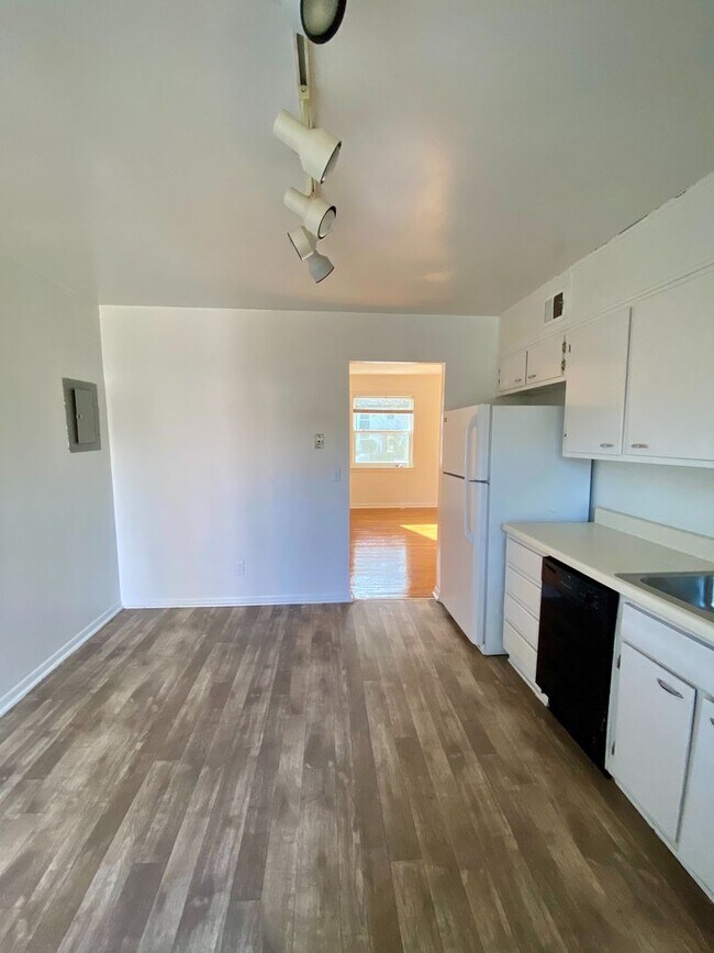 Photo - 351 Hillcrest Ave