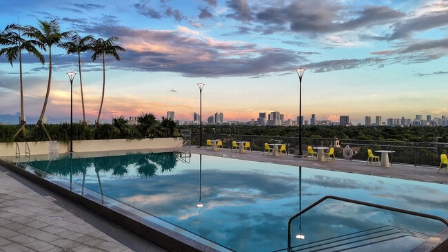 Building Photo - Bread Building