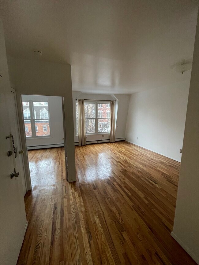 Photo - 244 E 110th St Townhome