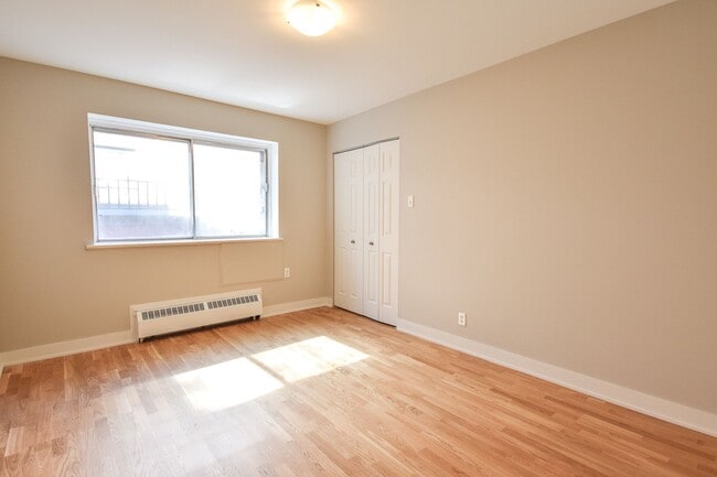 Photo - 4580 Chemin Queen Mary Unit 109