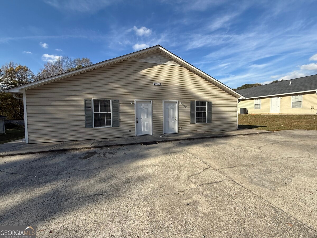 Photo - 2101 Southern St NE