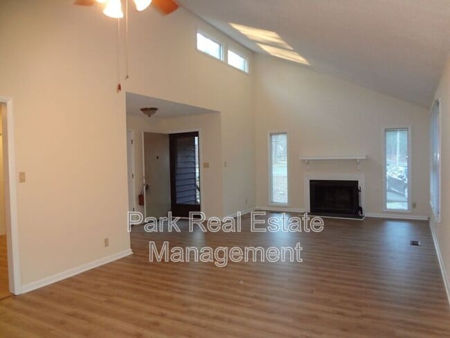 Photo - 108 Aberdeen Ct