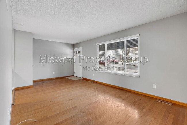 Photo - 1128 Saratoga Dr