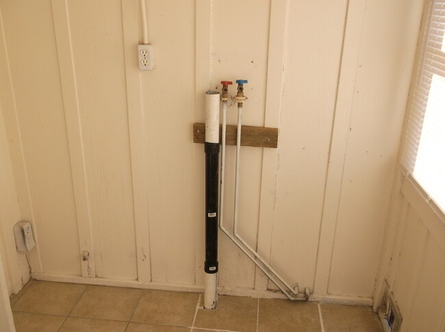Photo - Cute 2 Bedroom/1 Bath in Good Condition