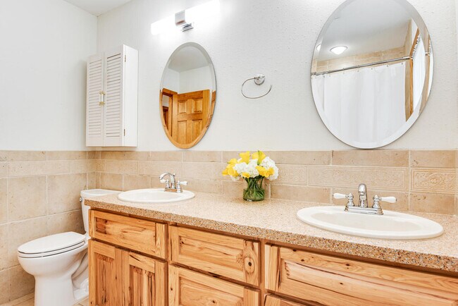 Photo - 5240 Sun Dial Pl