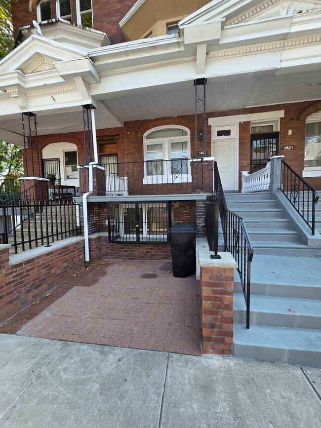 Building Photo - 1802 W Ontario St Unit 2B Rental