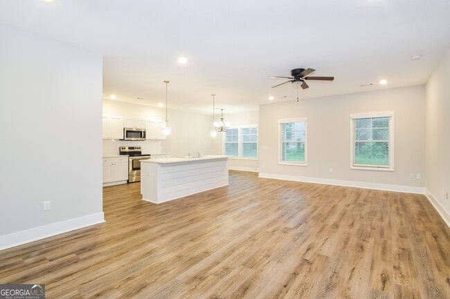 Photo - 1053 Wood Crest Cir