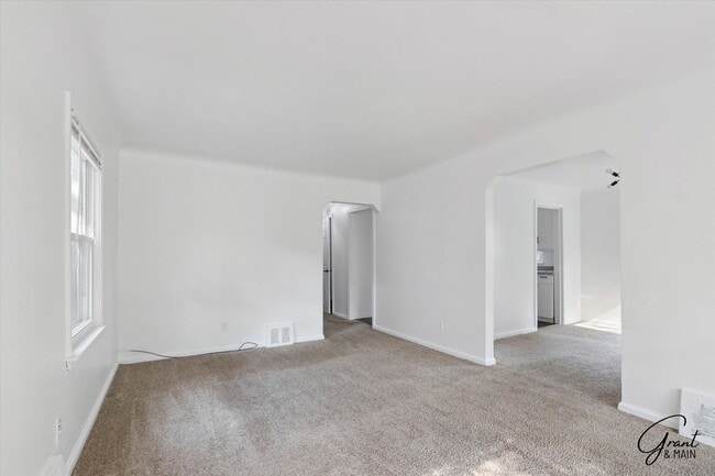 Photo - 3 Bedroom - 1 Bath- $1,150.00
