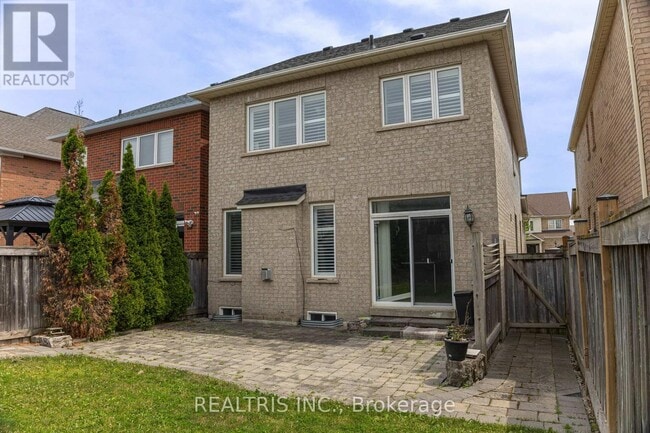 Photo - 7 Mantle Ave