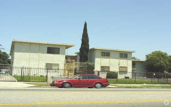 Photo - 355 E 120th St Apartments