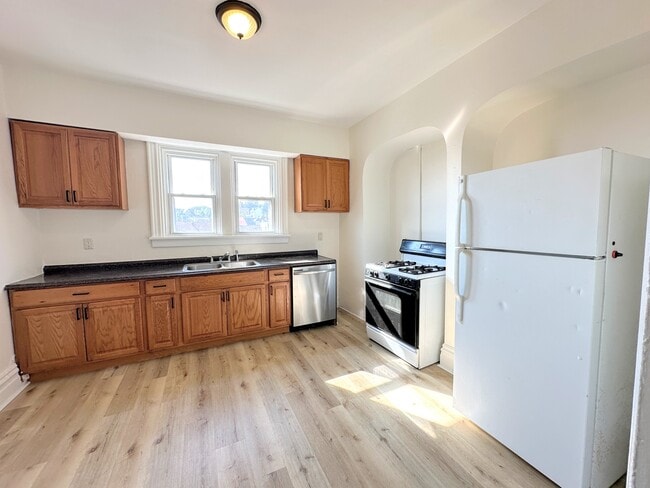 Building Photo - 156 Brownsville Rd Unit 2nd Floor