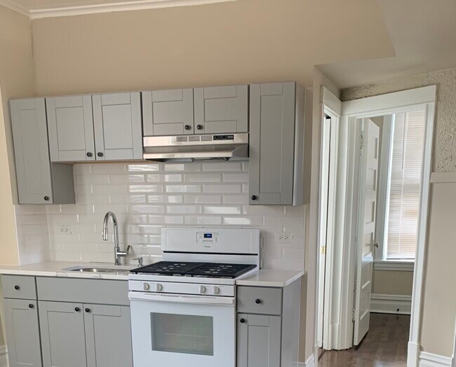 Photo - 3707 W Augusta Blvd Unidad 1R