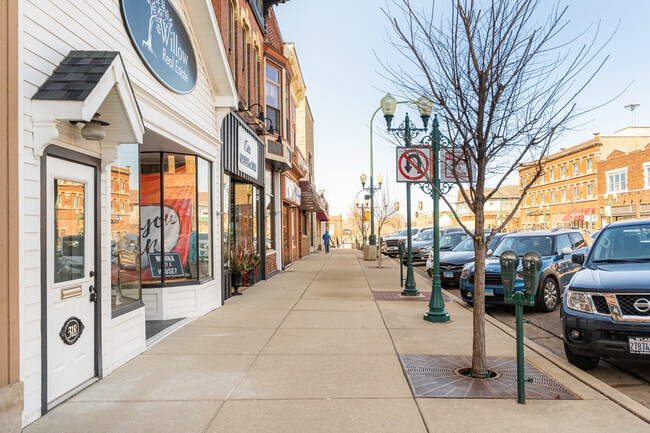 Building Photo - 318 W State St Unit 318