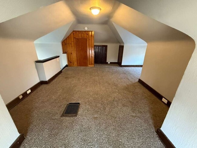 Photo - 4 BED 1 BATH SINGLE FAMILY HOME IN CLEVELAND!