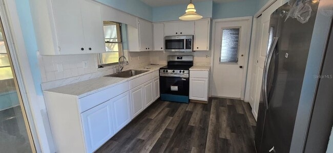 Photo - 1765 Elinor Pl