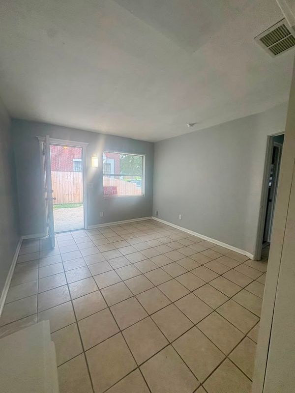 Photo - 429 W 18th St