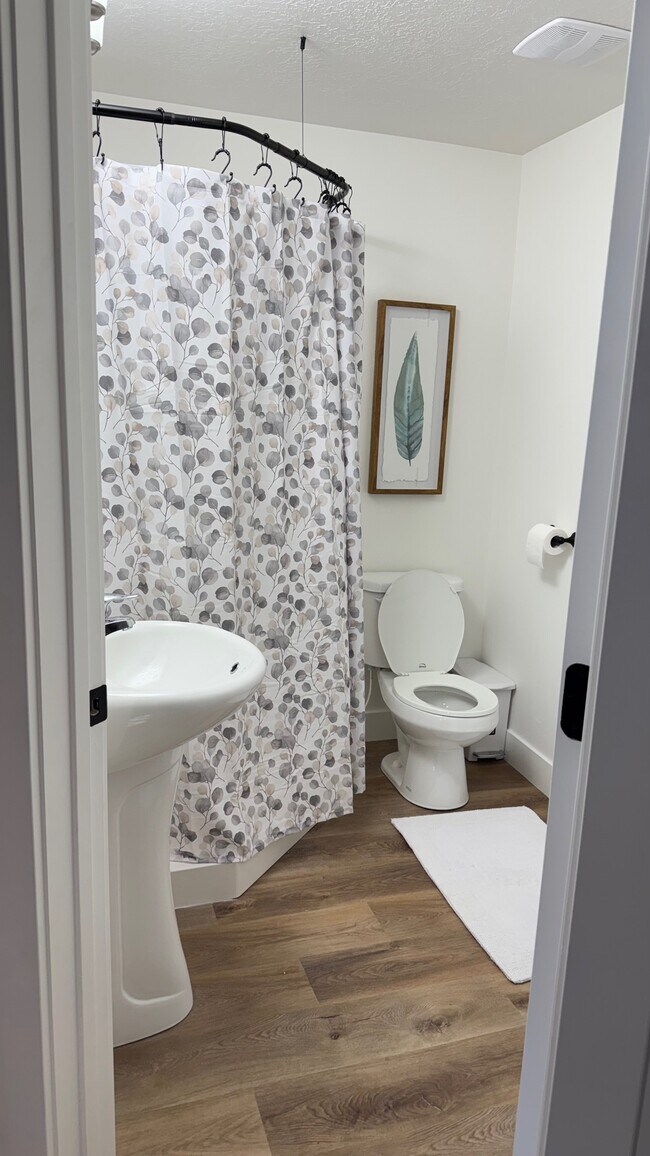 Photo - 717 N 160 E