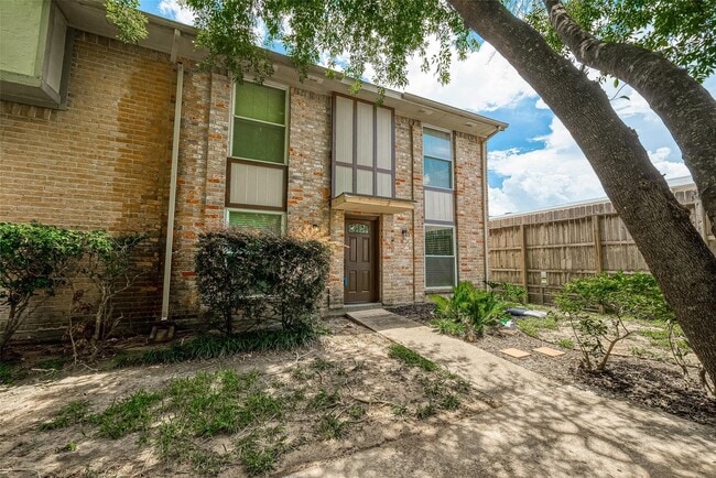 Building Photo - 14736 Perthshire Rd Unit F