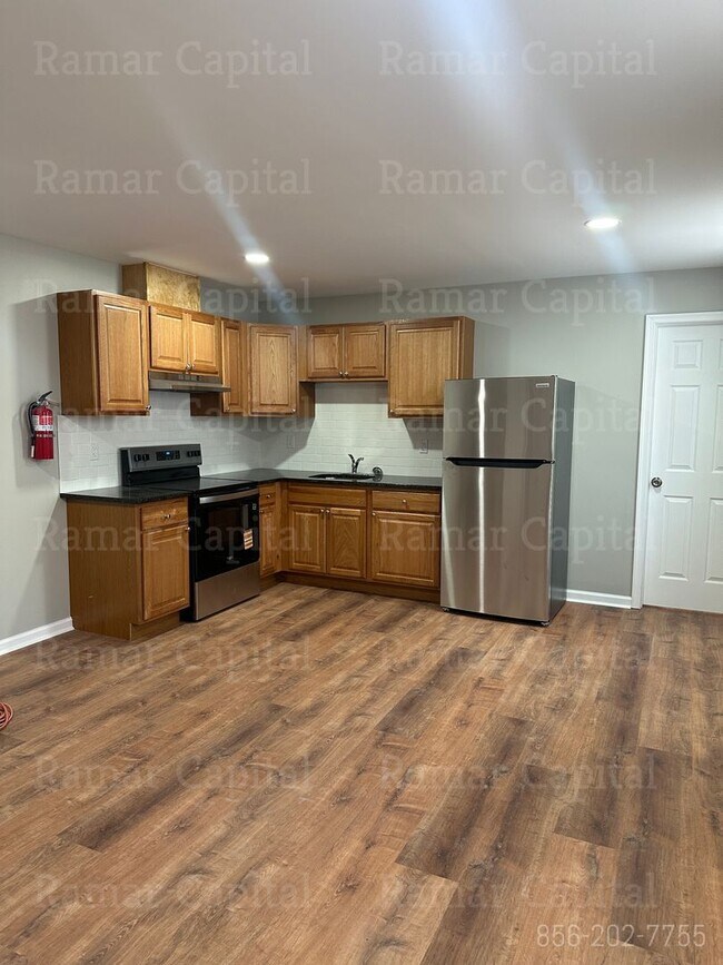 Photo - 451 Line St Unidad A