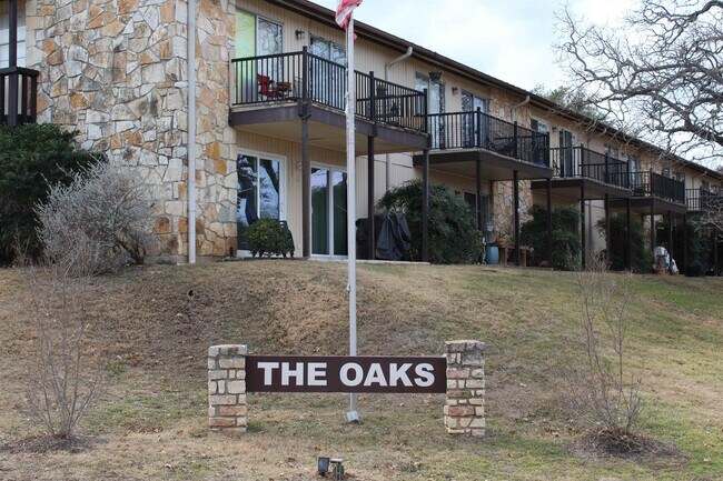 Building Photo - 1214 Hi Stirrup