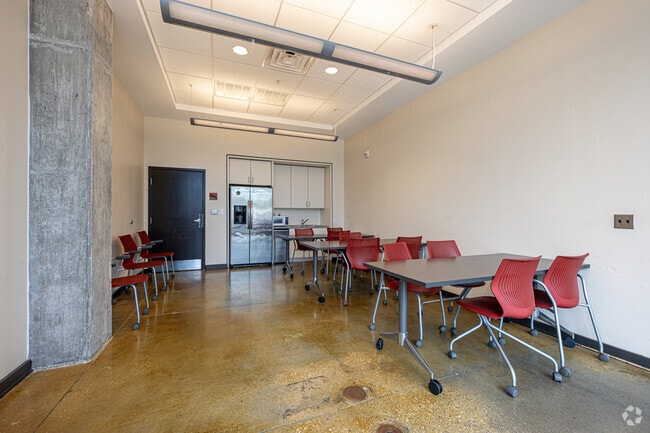 Sala comunitaria - King Rampart Senior Living (Ages 55+ ONLY)