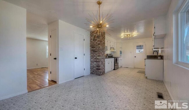Photo - 965 Grandview Ave