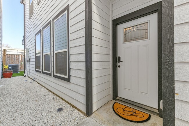 Photo - 1010 Melneeka Ln