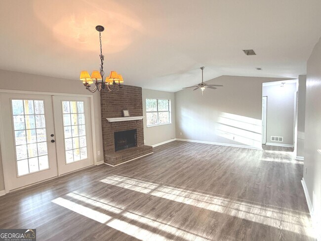 Photo - 303 Tamarac Trail